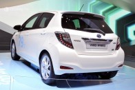 3,5 literrel beéri a Yaris Hybrid 27