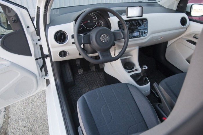 Első teszt: a legolcsóbb Volkswagen 7 | Vezess Nem érezni szegényesnek a belső teret