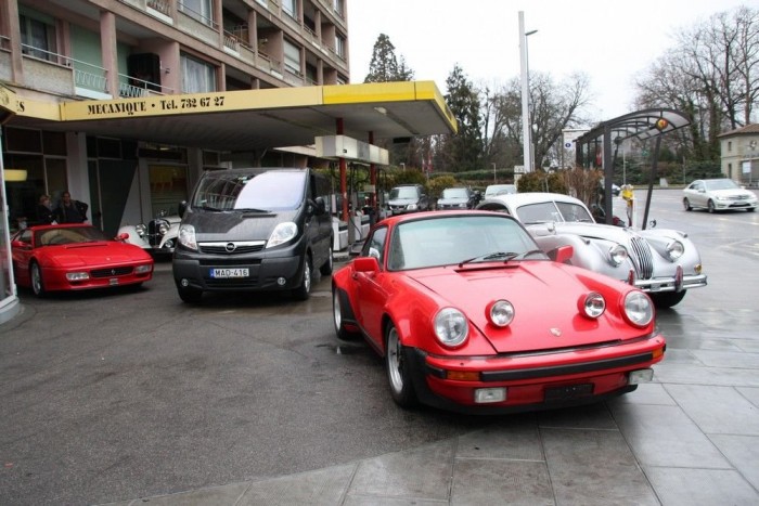 A Genfi Szalon veteránautói 21 | Vezess Nálunk nem ilyen autók állak a Mol-kúton. Középen az Opel busz, amivel jöttünk