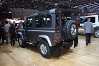 A Land Rover Defender volt ez első európai terepjáró