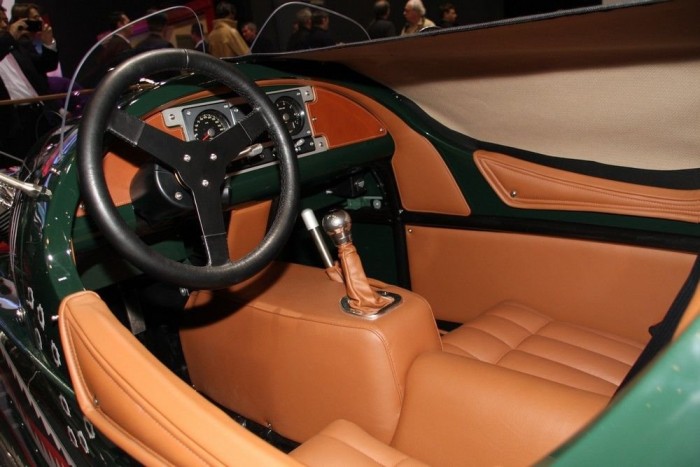 A Genfi Szalon veteránautói 16 | Vezess MX-5 váltó a háromkerekűben