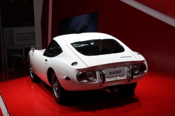 A Genfi Szalon veteránautói 12 | Vezess Fehér holló: csinos Toyota 2000 GT