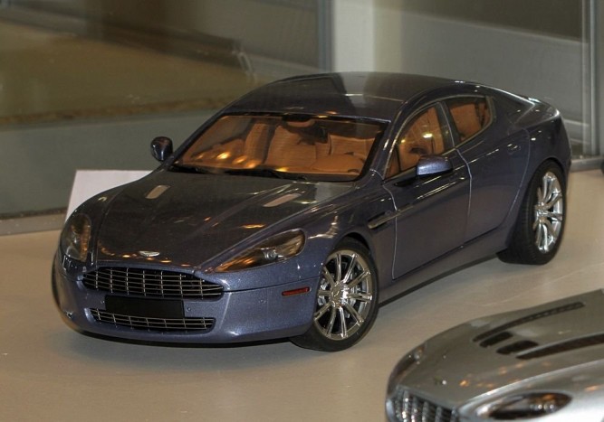 Gyönyörű Aston Martin Rapide az Autoart-tól