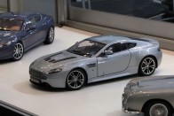 Autoart V12 Vantage még nem szériaérett, hatalmasak az illesztési hézagok