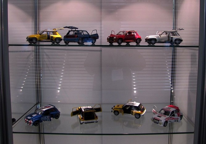 UH R5-ösök különböző változatban