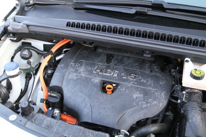 Zöldebb autók Magyarországon 11 | Vezess Az elektromos motor a hátsó kerekeket hajtja, a 163 lóerős dízel az elsőket