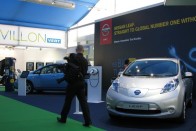 Nissan Leaf, teljesen elektromos, Golf-kategóriájú szériaautó