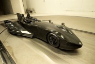 Batmobillal versenyez a Nissan 23