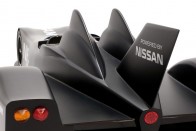 Batmobillal versenyez a Nissan 34