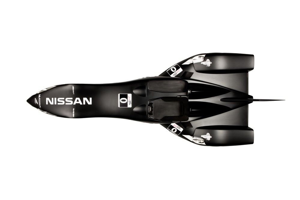 Batmobillal versenyez a Nissan 19