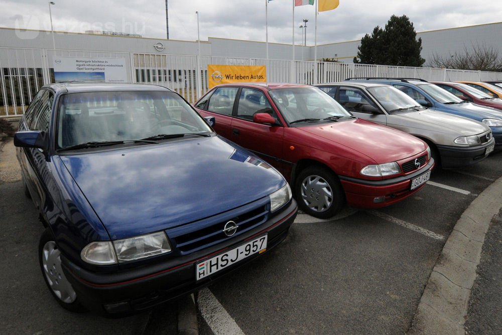 Több meghiúsult autógyártási beruházás után a GM és az Opel révén újraindult a magyarországi autógyártás. Éppen ma 20 éve