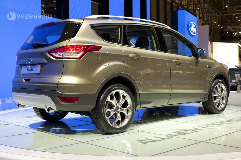 Láblendítésre nyílik a Ford Kuga ajtaja 4