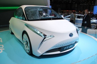 Genfben kifulladt a forradalom