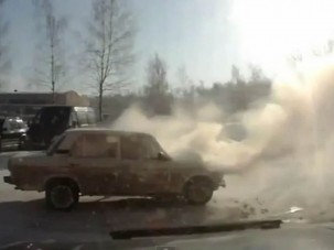 Spontán robbant a Lada