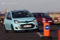 Mérsékelt oldaldőlésével a Twingo elemében volt a tesztpályán