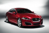 Jaguar XFR. Öt liter, V8, 510 ló, de alig látszik rajta