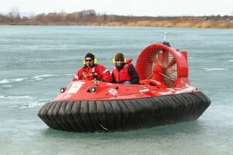 Kilinccsel előre földön, vízen, jégen