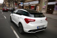 Kombi? Ötajtós? Ültetett SUV? Szinte minden lehetne a DS5