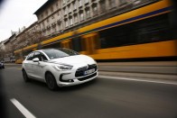 Azért még nem egy Combino, de ízelítőnek kitűnő a Citroen DS5 HYbrid4