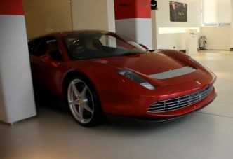 Videón a sztár egyedi Ferrarija