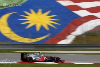 F1: Nagy előnnyel kezdett Hamilton