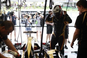 F1: Räikkönent hátrasorolják