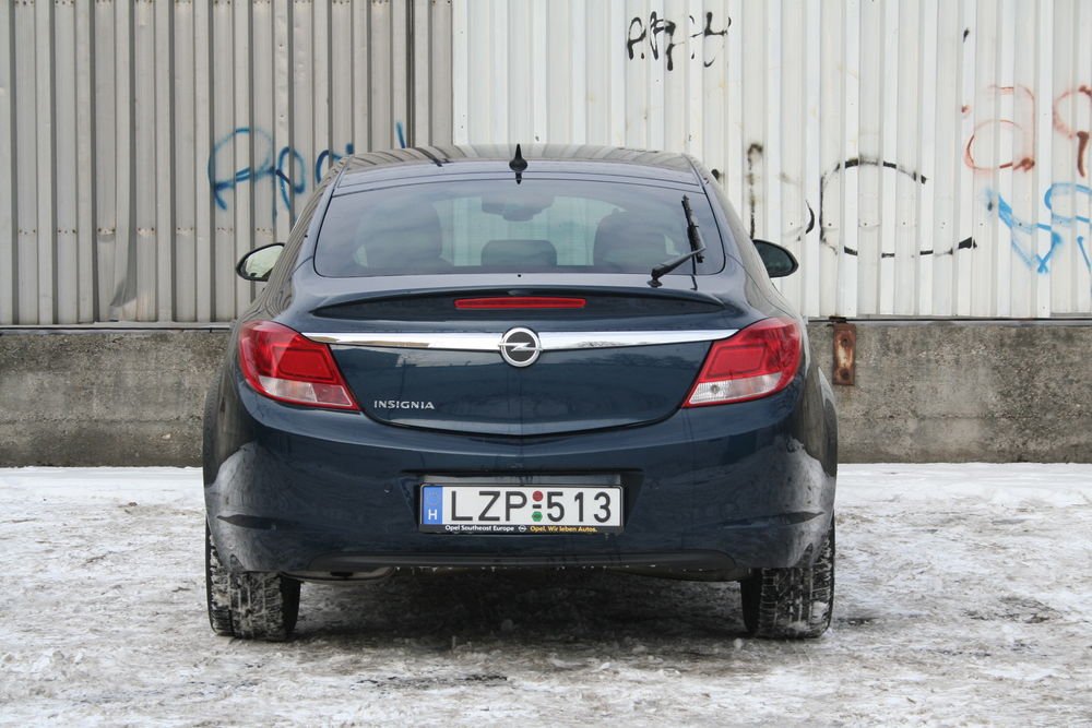 Messziről felismerhető a gömbölyű far