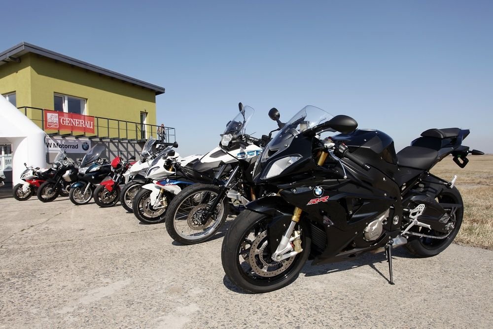 51397_400328_1000x700.jpg | Vezess | Vezess A BMW impozáns flottát hozott a sajtóbemutatóra