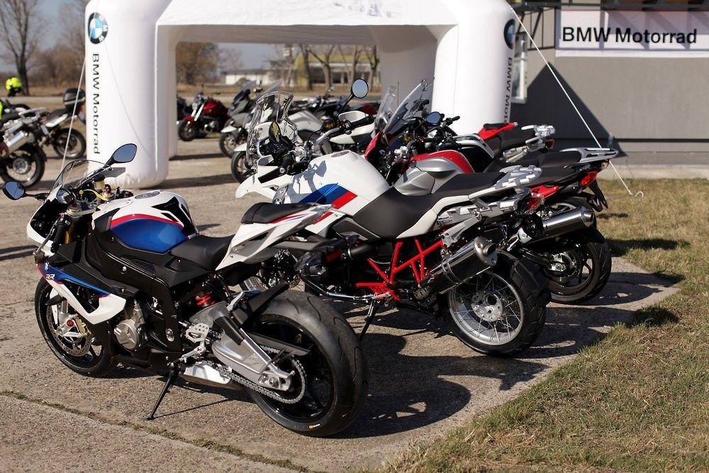 51397_400330_1000x700.jpg | Vezess | Vezess Sport, sporttúra, naked, enduró: bármivel lehet jönni, mindenki fog újat tanulni