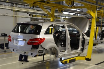 Négyajtós Mercedes-kupé készül Kecskeméten