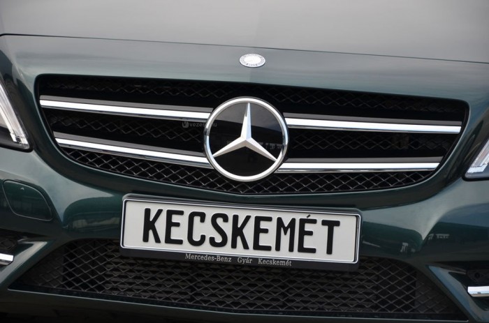 Négyajtós Mercedes-kupé készül Kecskeméten 5