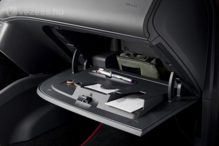 Van még új autó hárommillió alatt 13 | Vezess Jól jöhet: 10,7 literesre sikerült bővíteni a kesztyűtartót