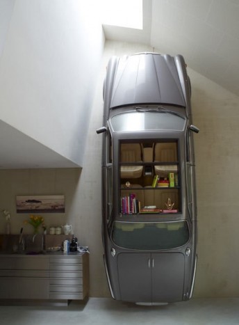 Brit nagymacska a nappali dísze, még mindig jobb, mint egy igazi preparált Jaguár