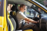 Helyi autóba ültetné Putyin a hivatalnokokat 16