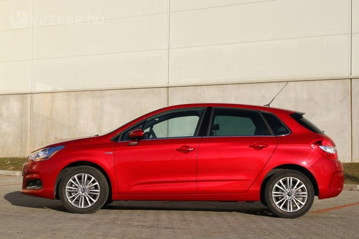 Hamar megszokni, hogy lámpánál nem büdösít az autó. Utána minden más autóból hiányzik a stop-start rendszer