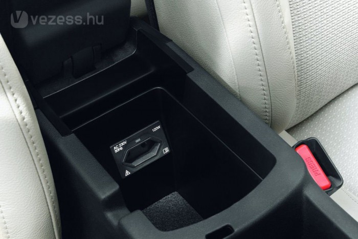 Nagyon jól jöhet a fedélzeti konnektor