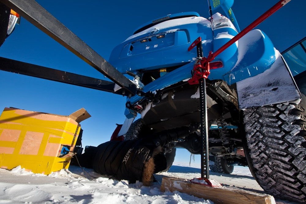 Repülőgép üzemanyaggal az Antarktiszra 7