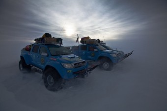 Repülőgép üzemanyaggal az Antarktiszra