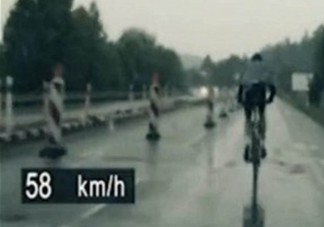 Hihetetlen bringás üldözés autópályán