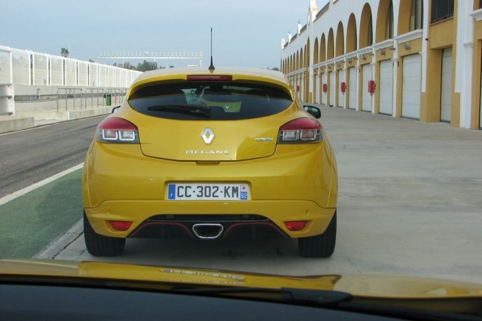 265 lóerő előttem és alattam