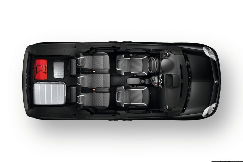 51509_401332_1000x700.jpg | Vezess | Vezess A beltér variálhatósága koporsószállítástól családi nyaralásig mindenféle aktivitást lehetővé tesz