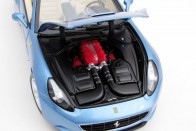 Elengedhetetlen Ferrari-pirosság, picike kábelek, bilincs, lovacska, kupakok
