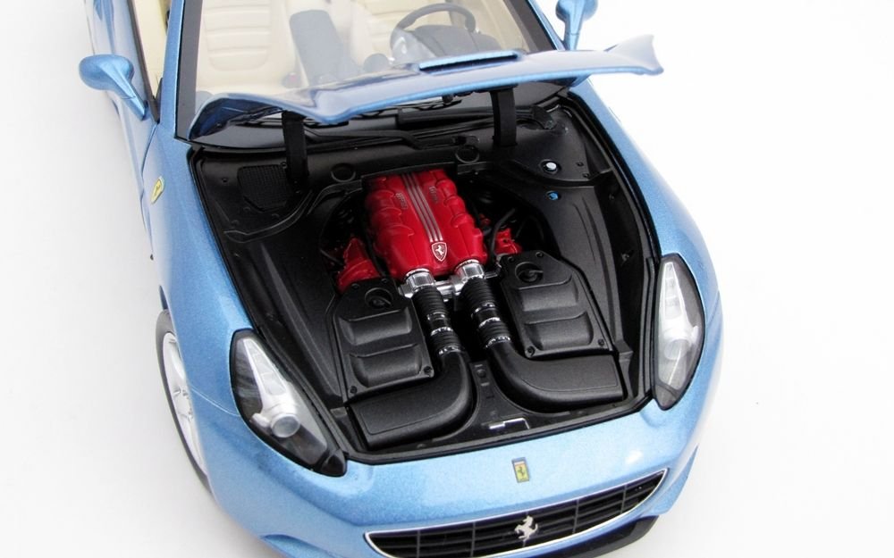 Elengedhetetlen Ferrari-pirosság, picike kábelek, bilincs, lovacska, kupakok