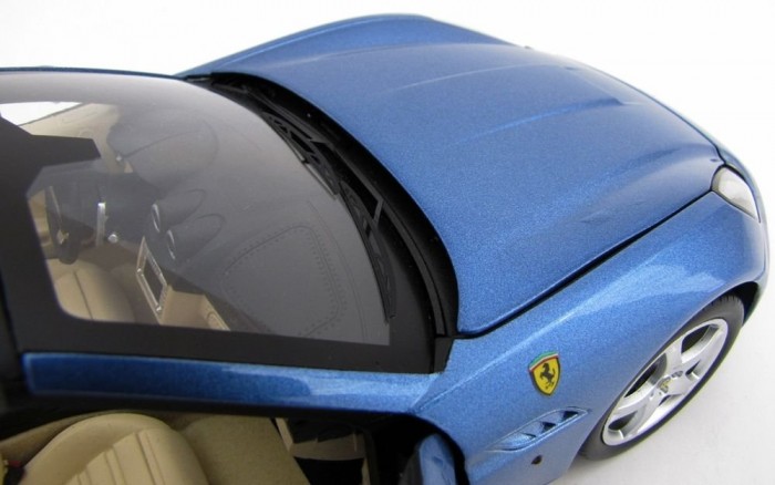 Kicsit nagy az illesztési hézag a motorháztetőnél és 2D-sek az ablaktörlők