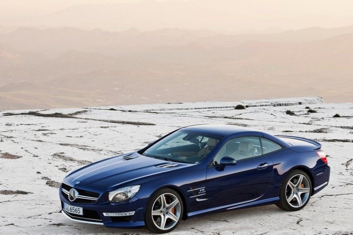 Mercedes SL a lapos sziklán