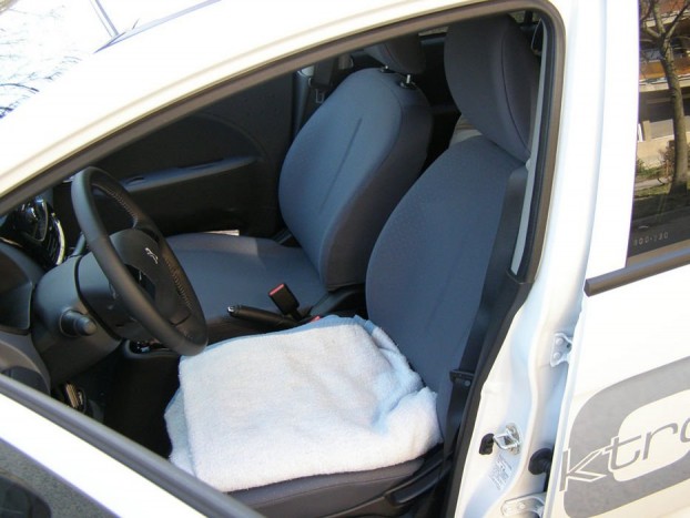 Az ülésfűtés hatása ellen takaróval védekeztünk