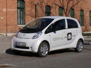 Villanyautó határhelyzetben