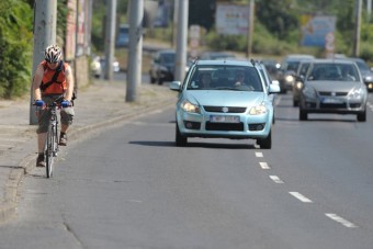 Támadnak a bringások