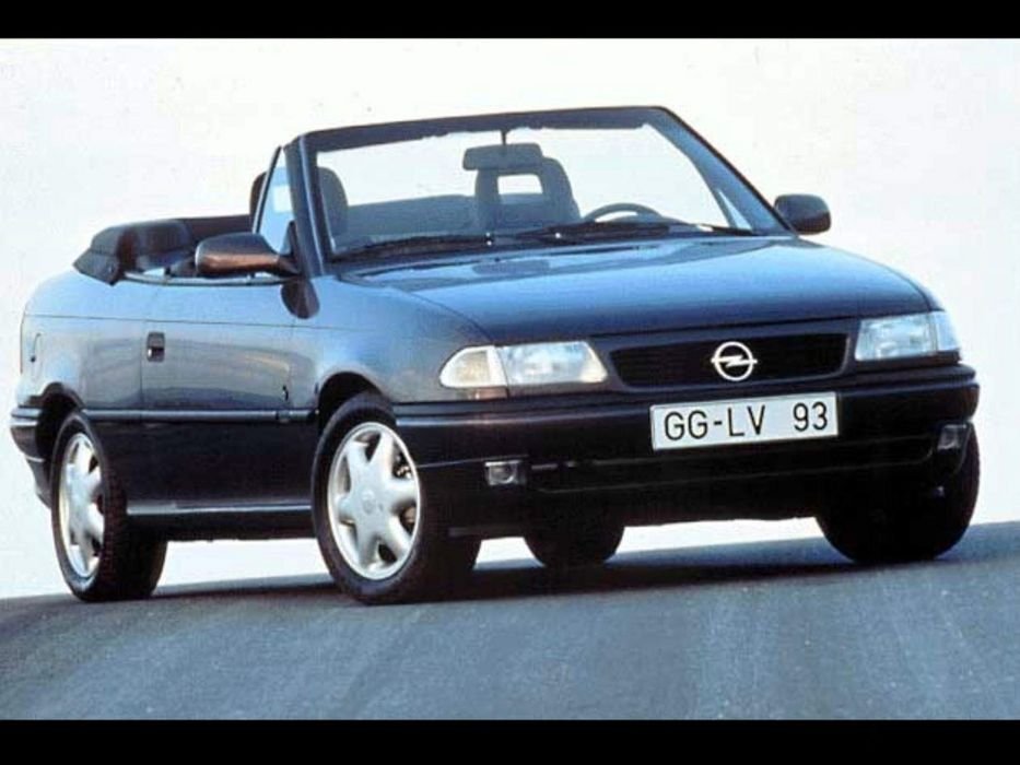 Az Opel Astra F minden létező verzióban készült, a kabrió sem maradt ki. Ha csak a napfényre vágyunk, ez az egyik legjobb tipp félmillióért