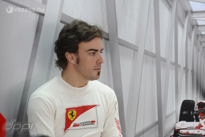 F1: Alonso elébe megy a pletykáknak